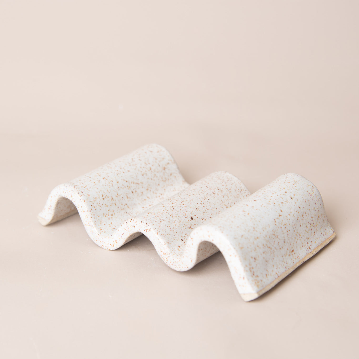 Soap Dish Wave | White Speckle